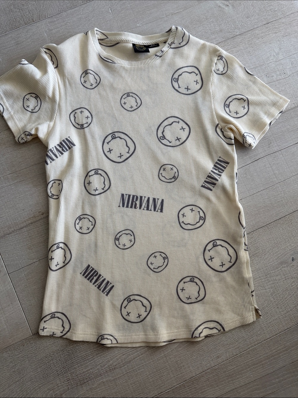 NIRVANA Cream Short Sleeve Tee with Smiley Pattern